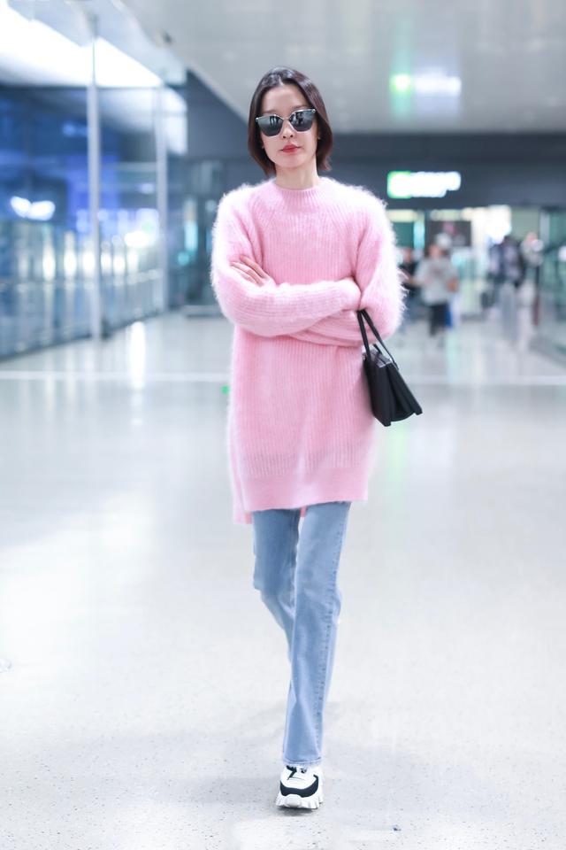 冬天穿出轻盈少女气质：这颜色的毛衣，吴谨言、吴昕、IU都在穿