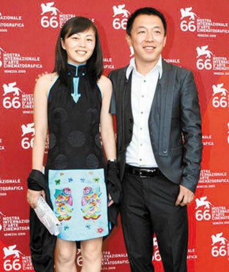 黄渤和她相恋13年，成名后依旧不离不弃，婚后把她宠成公主