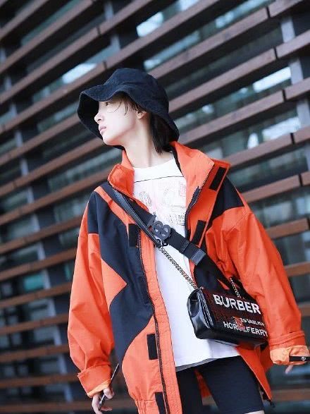 今年秋冬最流行6款外套，运动风气质风淑女风，你想要的这里都有