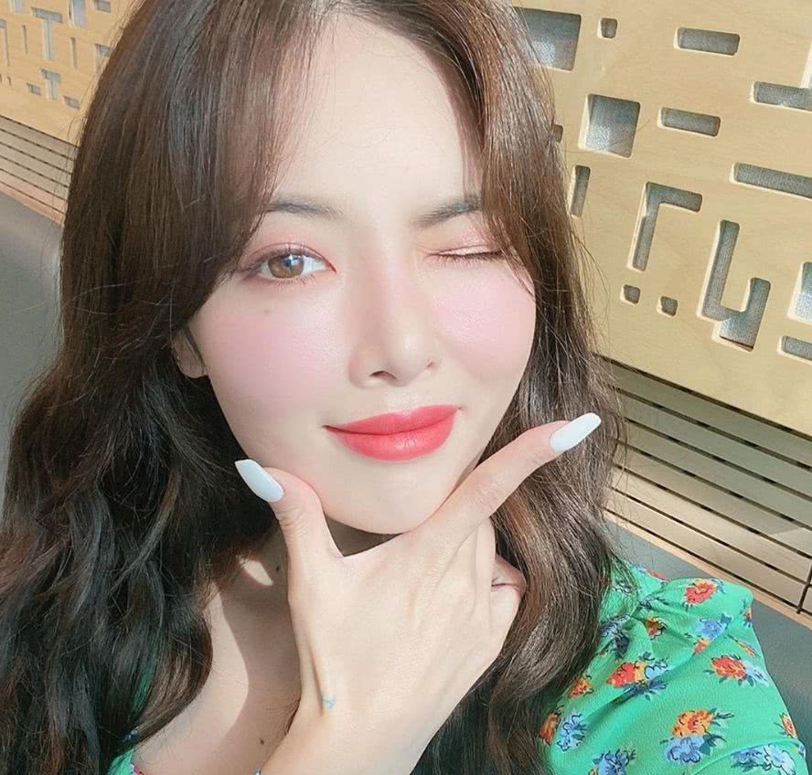 泫雅回归又美了,外行看“落泪妆”,内行看眼影!