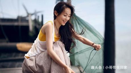 曾9次登上春晚，被富豪丈夫宠爱21年，今45岁依旧像个少女