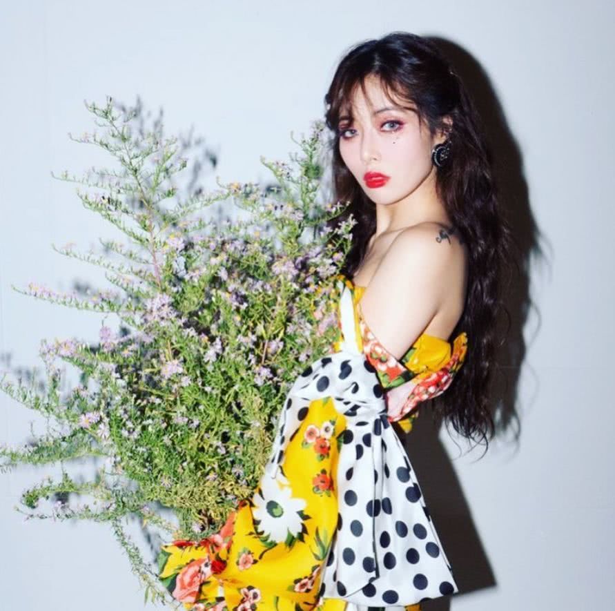 泫雅回归又美了,外行看“落泪妆”,内行看眼影!