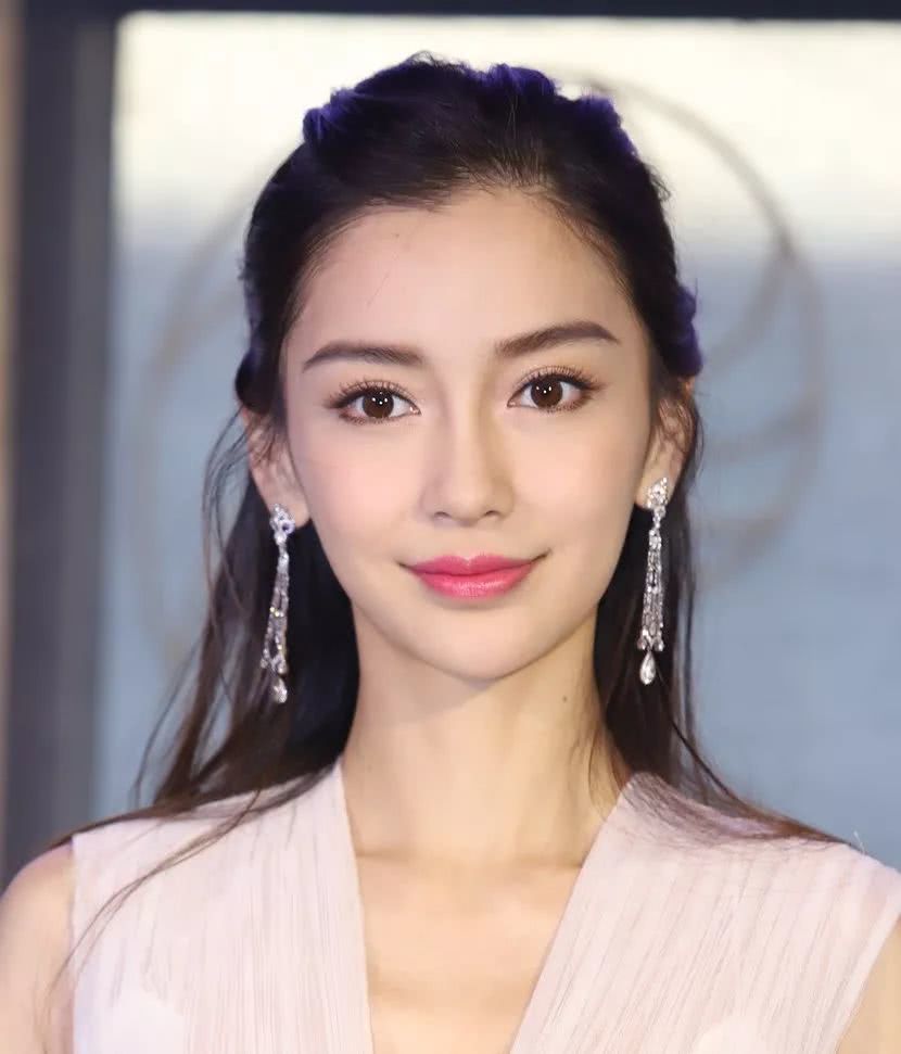 泫雅回归又美了,外行看“落泪妆”,内行看眼影!