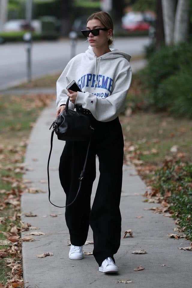 女人不管是穿裤子还是裙子,牢记这3个“上下法则”,显高显瘦