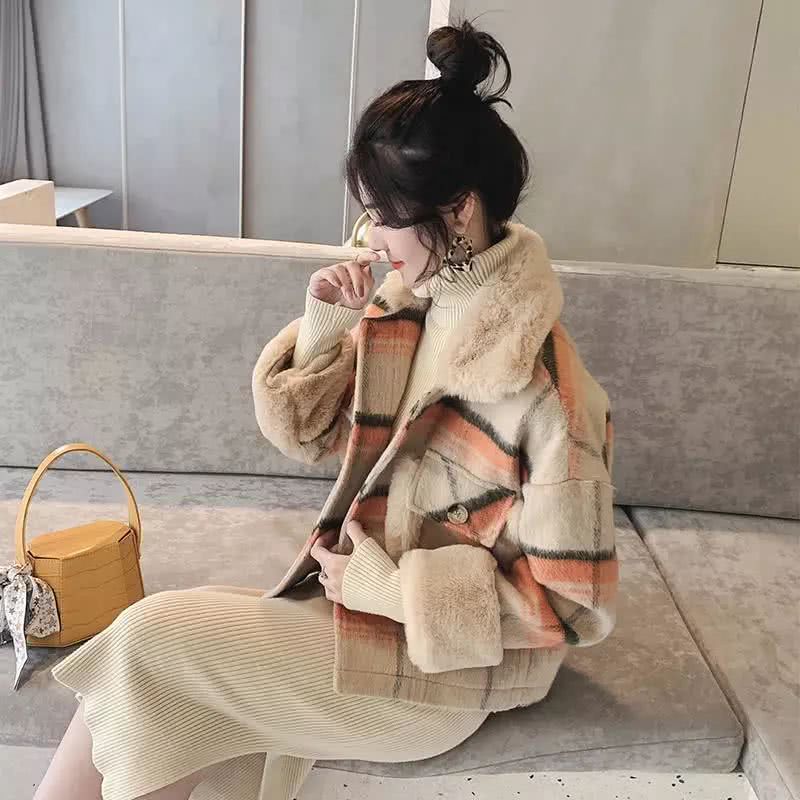 小个子女生今冬流行短款“慵懒风”毛呢外套,试一下吧