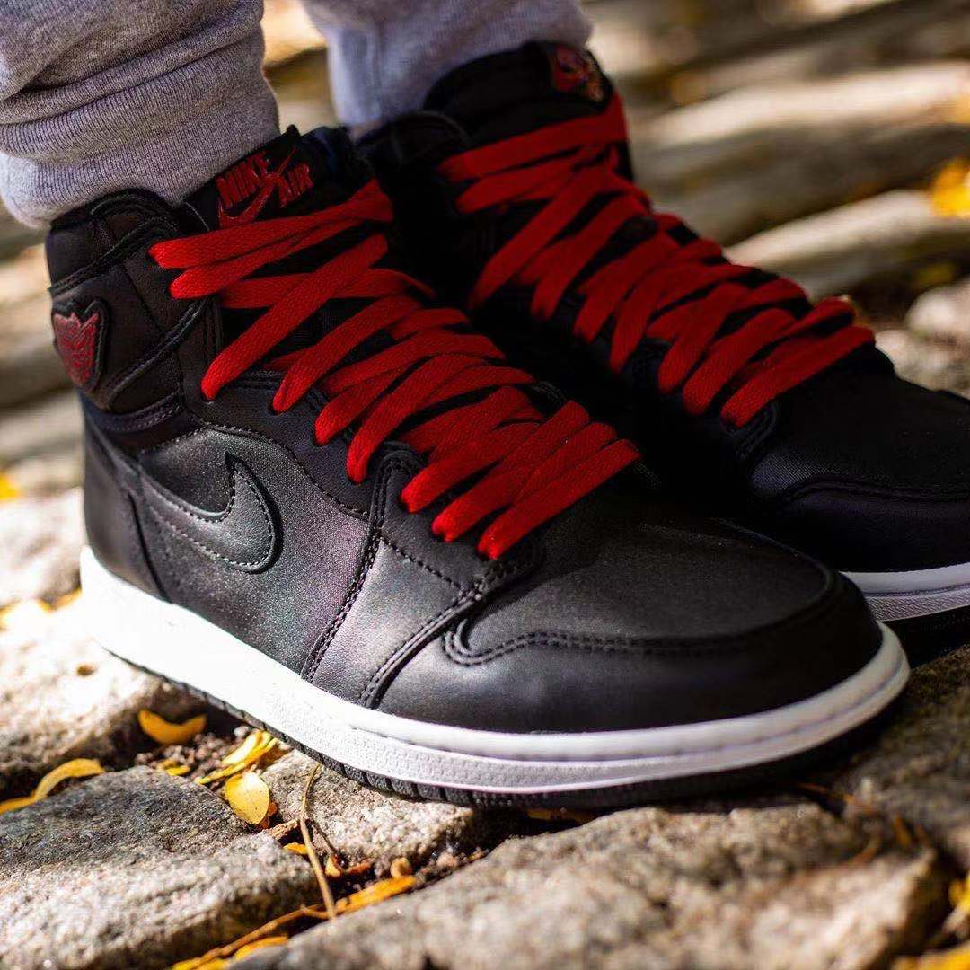 丝绸黑红色调!这双 Air Jordan 1 可还入你的眼?