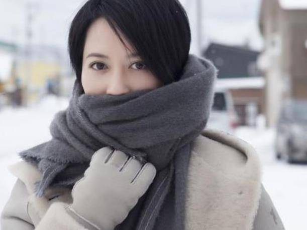 47岁不老女神至今未婚，被问如何解决生理问题，直言有固定伴侣