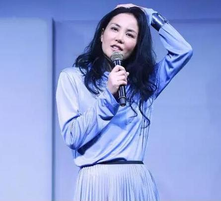 50岁王菲婚姻再引热议,首次回应和谢霆锋生孩子的问题,网友难以淡定
