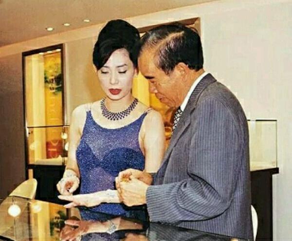 传奇女富豪邝美云：14岁打工养家，拒做赌王五太，靠自己成为豪门