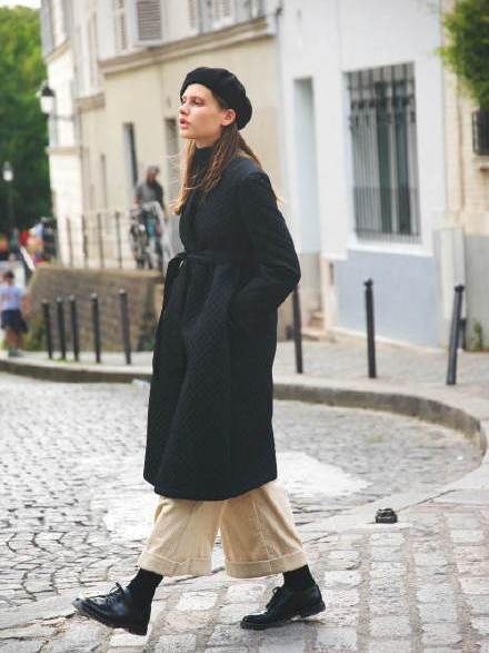 伦敦博主MELISEKREM的英伦风穿搭,大风衣格子裙,优雅又不失新意