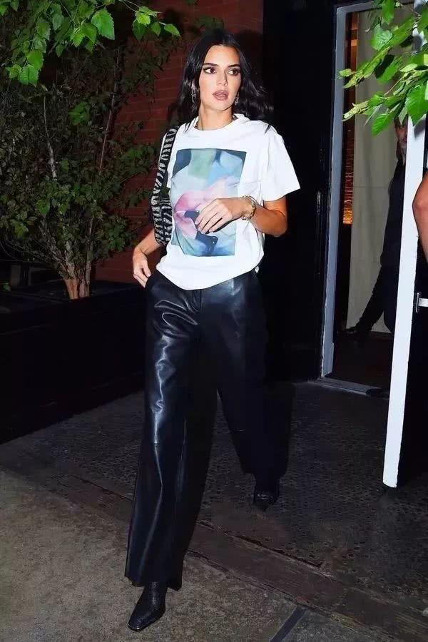 想显高显瘦试试这种搭配:小黑裤+小黑鞋