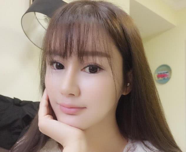 七年花光前夫10个亿，离婚后靠“卖”女儿生活，提到她忍不住吐槽