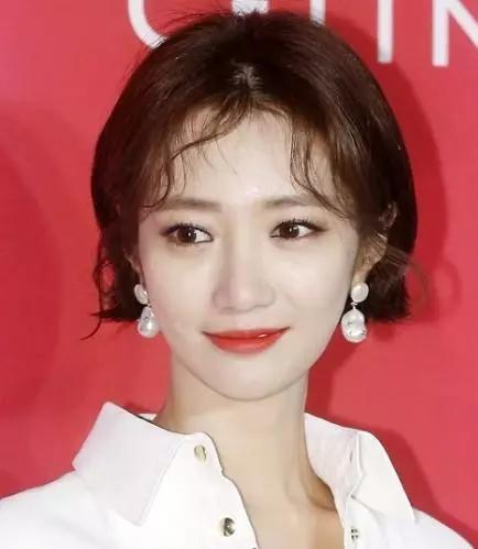 发际线愁人的妹子看过来!这样弄真的美炸天!