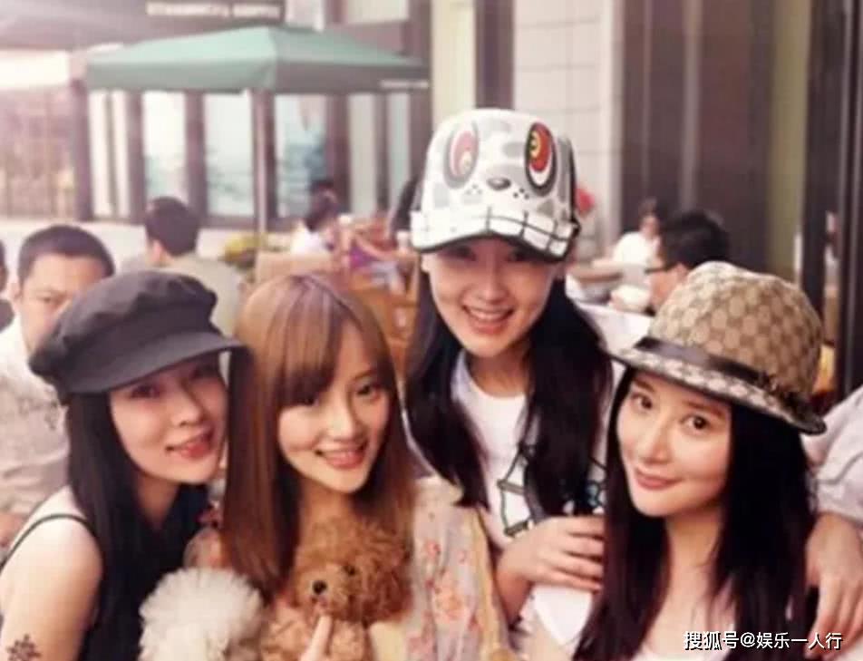 还记得李小璐的泰迪姐妹团吗?当初最不被看好的她,如今成人生赢家