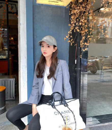 今年秋冬最流行6款外套，运动风气质风淑女风，你想要的这里都有