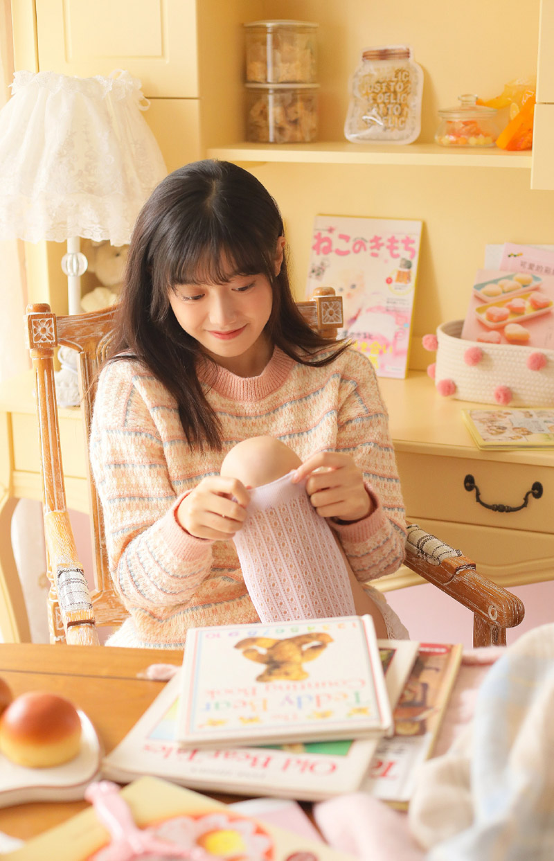 长发美女清新美腿诱人写真图片