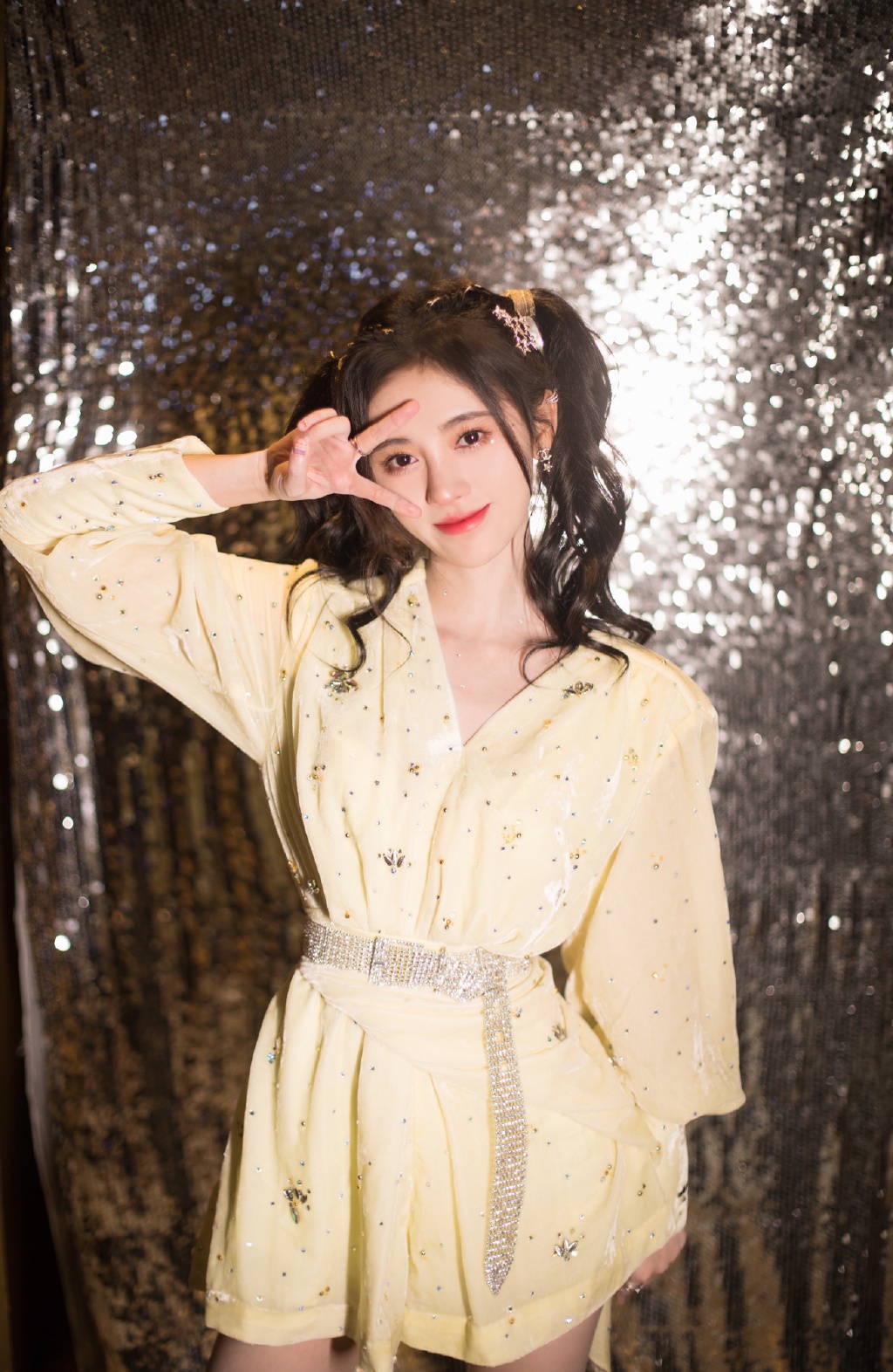 鞠婧祎双马尾甜美写真图片