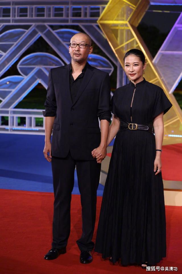 金鸡奖红毯：邓超和孙俪合体，杜江和霍思燕亮相，容嬷嬷一路小跑