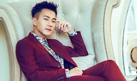 男星因近日离婚后与绯闻女友同庆生，骂声一遍，薄情寡义郎