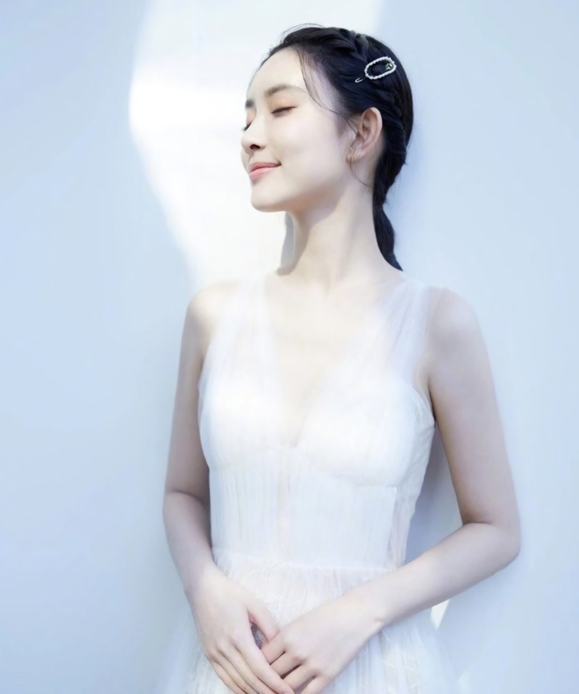孟子义穿仙女裙惊艳亮相,这神仙颜值原谅我磕了