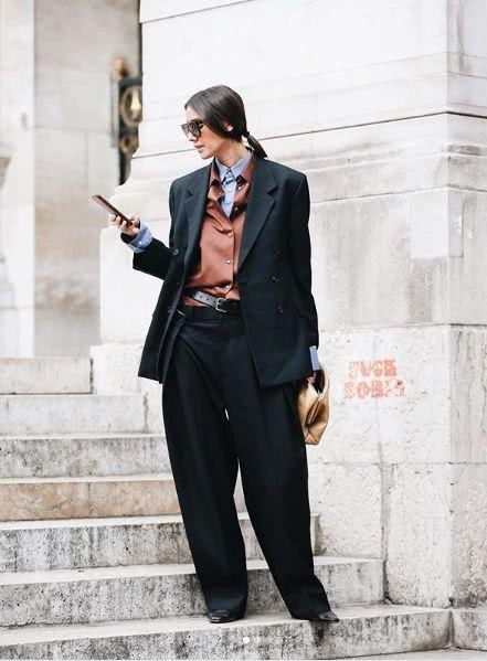 想显高显瘦试试这种搭配:小黑裤+小黑鞋