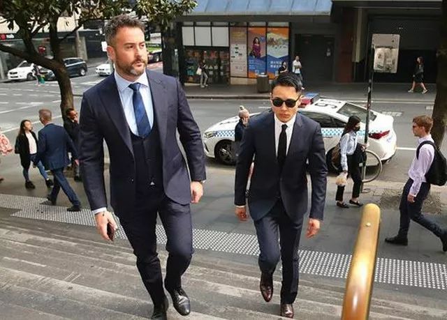 案件又有新进展！高云翔休庭期间开怀大笑，女当事人曾主动求合影