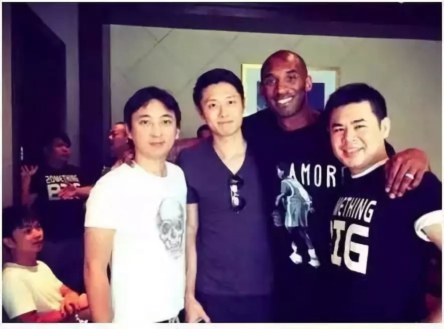 “神秘”富二代，凭借大1岁妻子迅速走红，多次“抢”王思聪c位