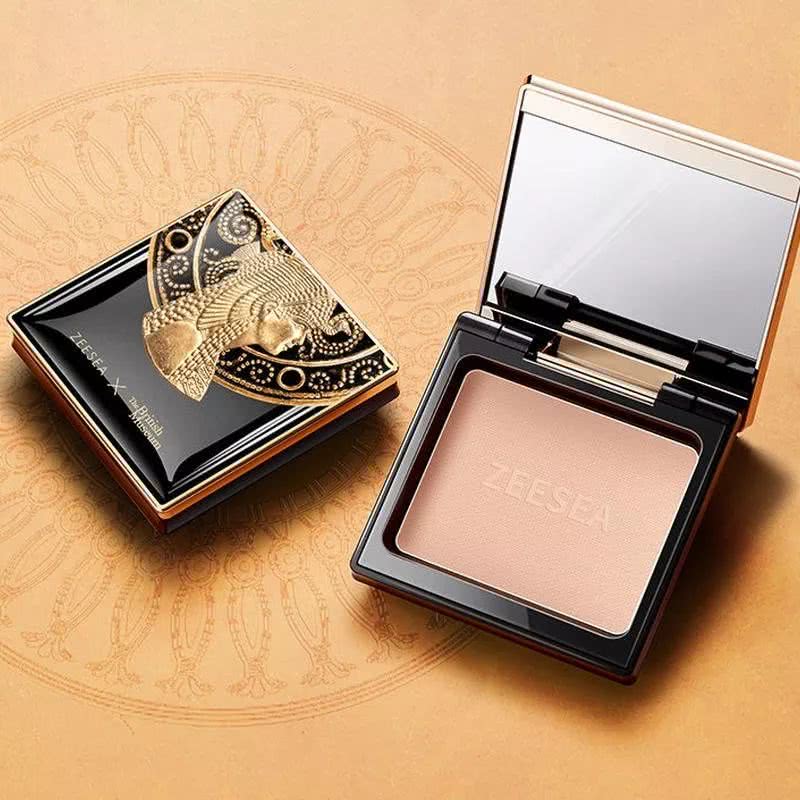 没想到周黑鸭的彩妆礼盒和香奈儿居然不分上下