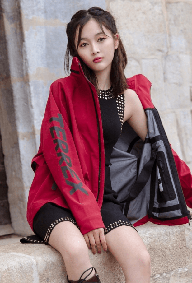 吴宣仪的脸被天使吻了,还给腿开了窗,这也太不公平了