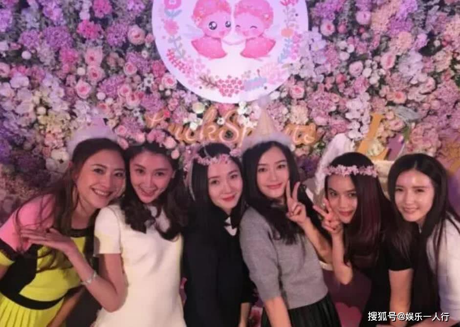 还记得李小璐的泰迪姐妹团吗?当初最不被看好的她,如今成人生赢家