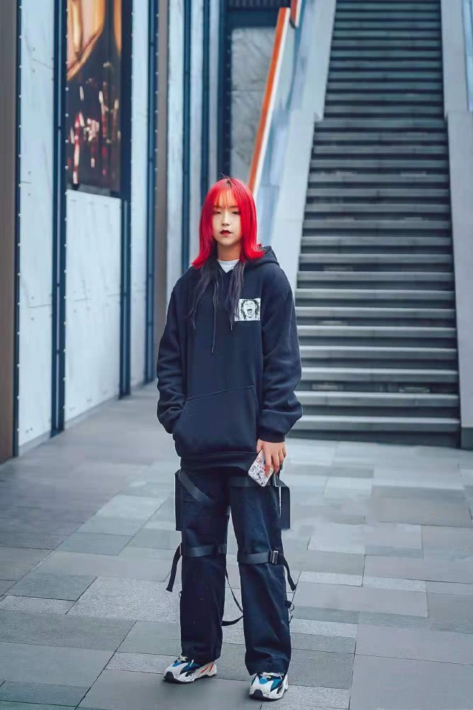 别羡慕潮GIRL啦!你和酷酷的工装女孩,你就差这一套小心机哦