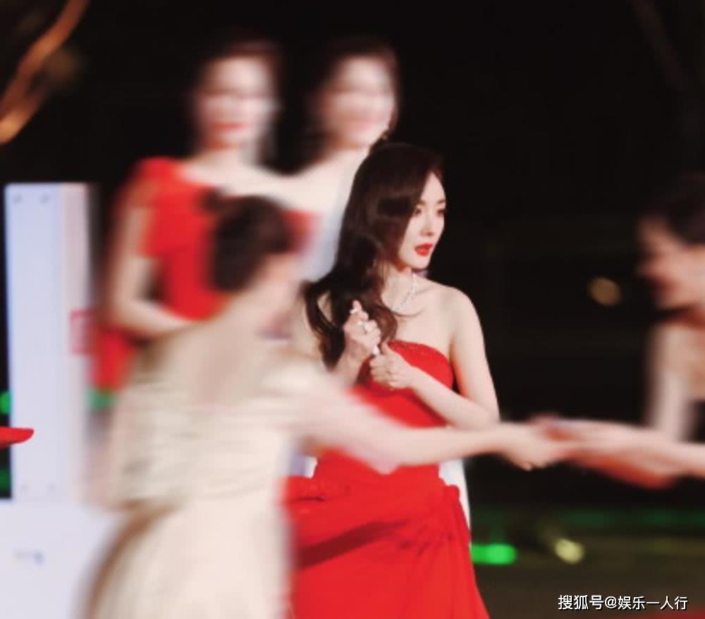 还记得李小璐的泰迪姐妹团吗?当初最不被看好的她,如今成人生赢家