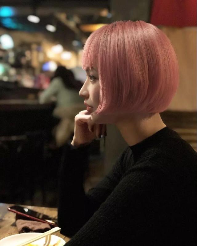 凭张“假脸”就能坐拥几十万粉丝?虚拟网红还很会带货!