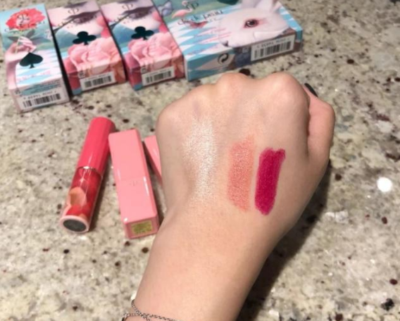 涂口红时千万别“直接抿”,3个小妙招,唇妆好看还“不沾杯”呦!