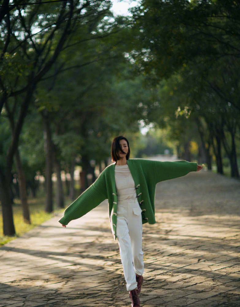 秋冬内搭怎么选？和刘雯一起内搭的高段位穿搭，温暖又青春