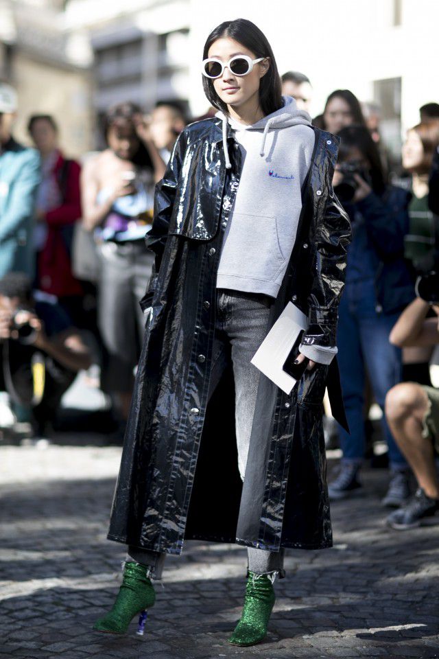 黑色外套配什么颜色打底衫，这样搭不会错