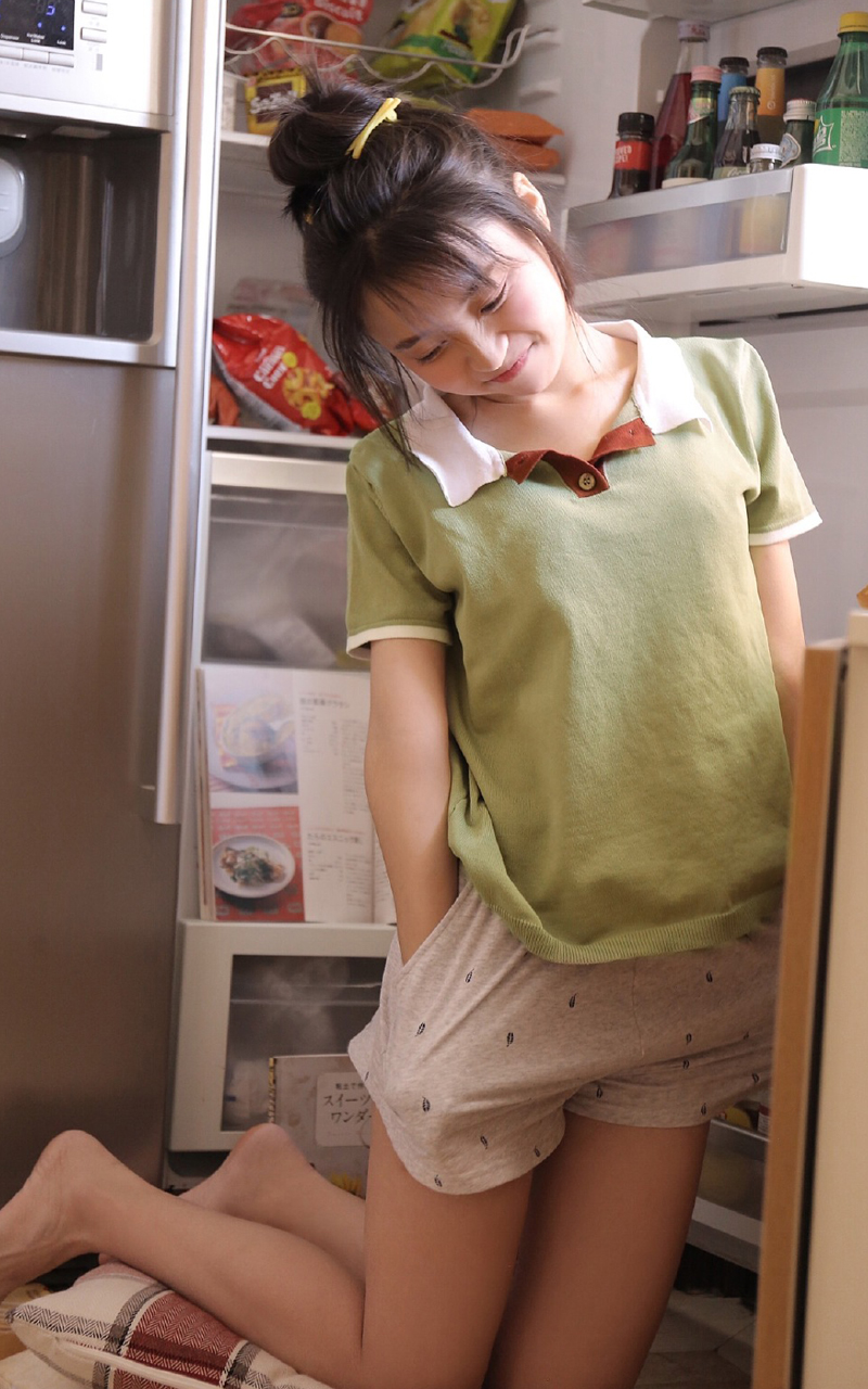 超短内裤清纯美女厨房性感美腿诱惑写真