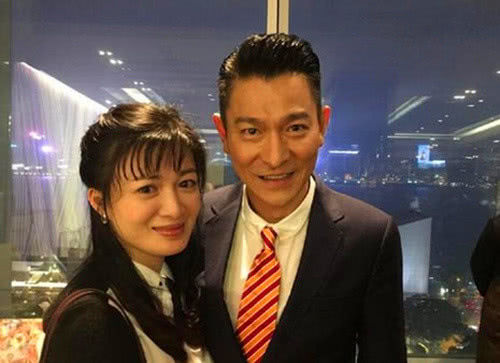 TVB金牌配角,婚姻失败靠救济金生活,如今再嫁大19岁富商
