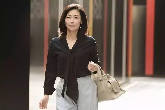 什么颜色穿上更显高级感?买衣服前这几个颜色一定要了解下