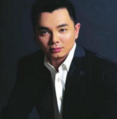 他抛弃恋爱多年的秦海璐，与李湘闪婚又离婚，现在却是人生赢家