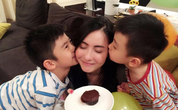 谢霆锋的基因有多强大?张柏芝晒三胎儿子正面照,长相一言难尽!