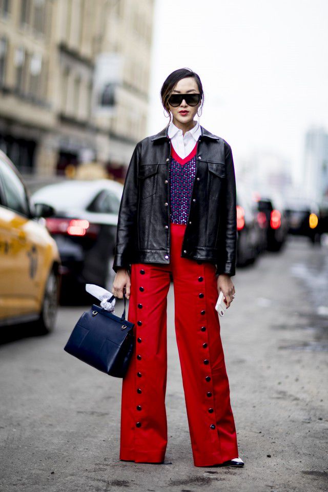 黑色外套配什么颜色打底衫，这样搭不会错