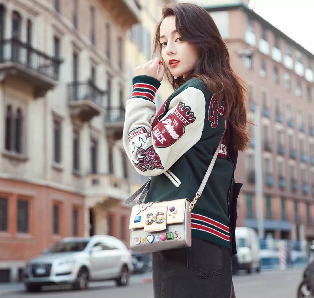 今年秋冬最火的外套是它，遮肉保暖还有个性