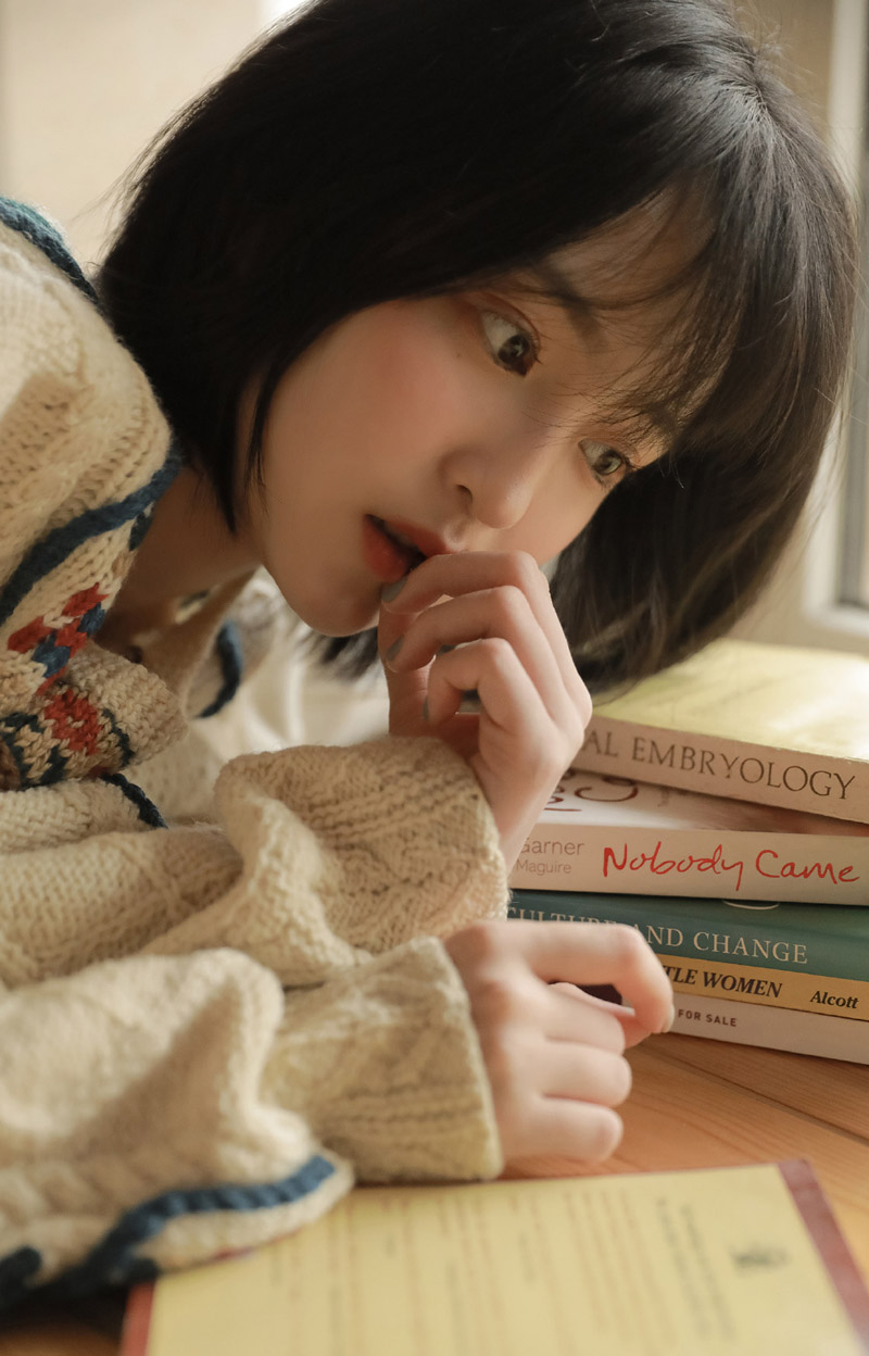 日系短发美女长腿翘臀诱人写真