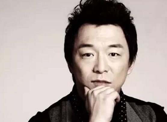 黄渤和她相恋13年,成名后依旧不离不弃,婚后把她宠成公主