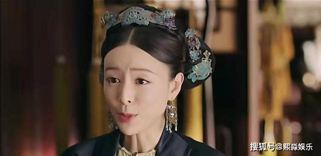 39岁张静初首次挑战清宫剧,皇后造型让人失望,被秦岚碾压