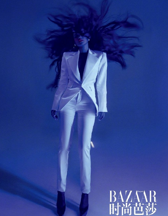 美女范冰冰又登时尚杂志封面，这次却争议巨大，却被舒淇的气质直接吊打