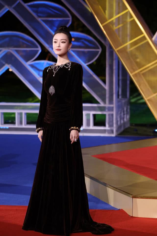 气质美女倪妮太会穿衣,没作品穿得低调却美得出众