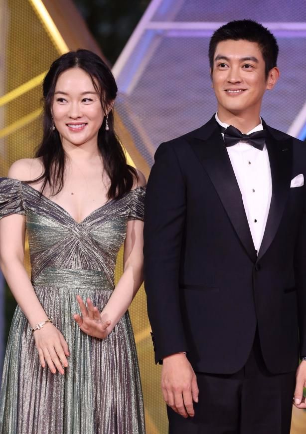 扒扒金鸡奖十大明星同框,陶虹调侃徐峥头发少,邓超孙俪土味比心