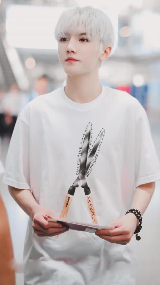 爱豆白发造型大赛，朱正廷灵超范丞丞上榜